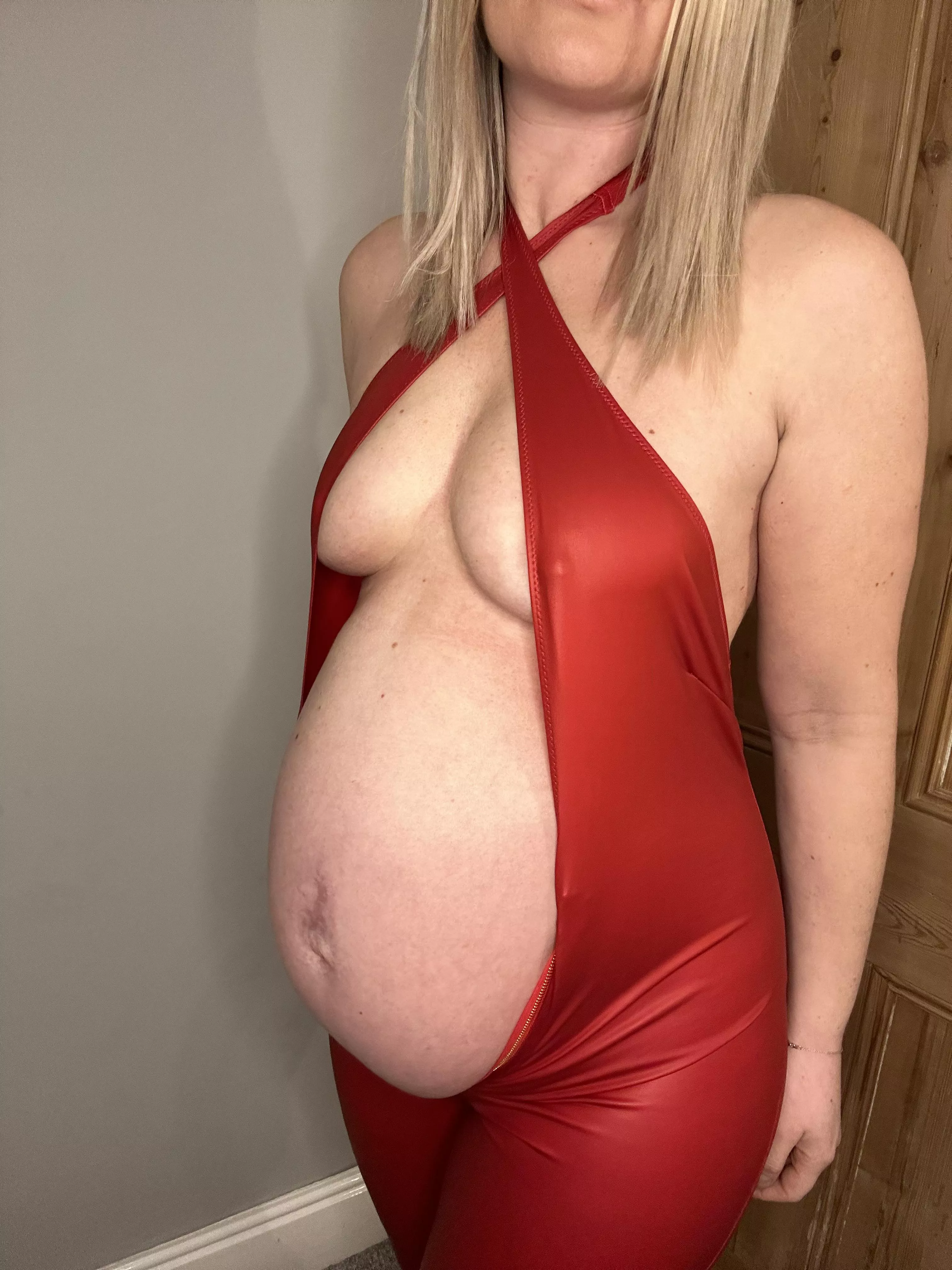 Shall I dress up for you?  posted by laurarosevip