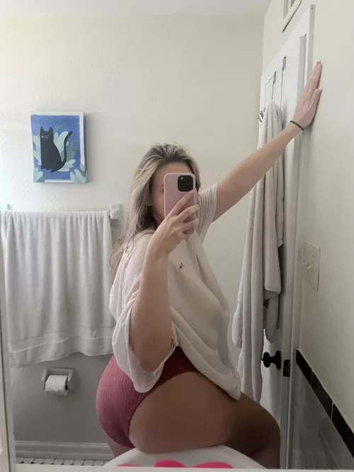 Start your weekend by eating this cake 🍰🍑🤭 by kassiekayxxx