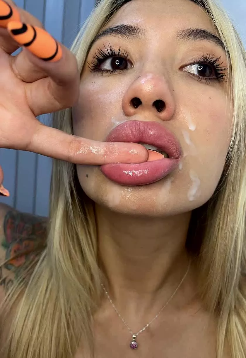 the taste of fresh cumm >> 🤤 posted by RachelBell3