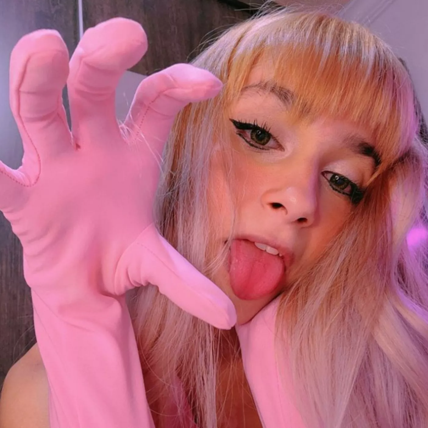 These lips can please daddy well. posted by poochsplash