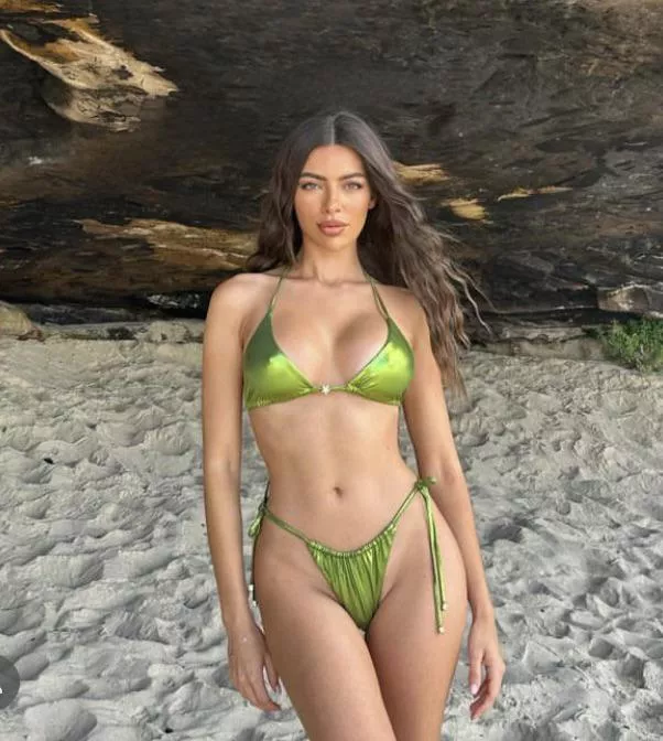 Vitoria C. posted by Rubyjanetheslut