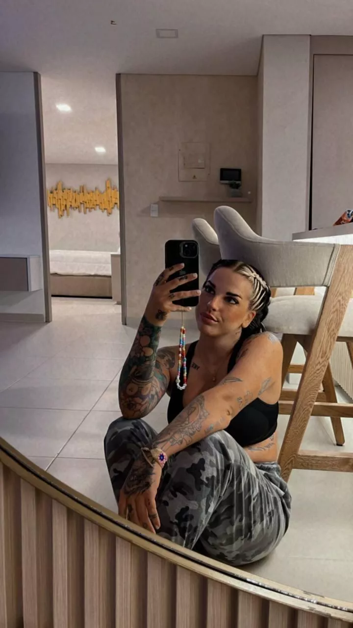 Waiting for dinner, will you join me? posted by ottaviia