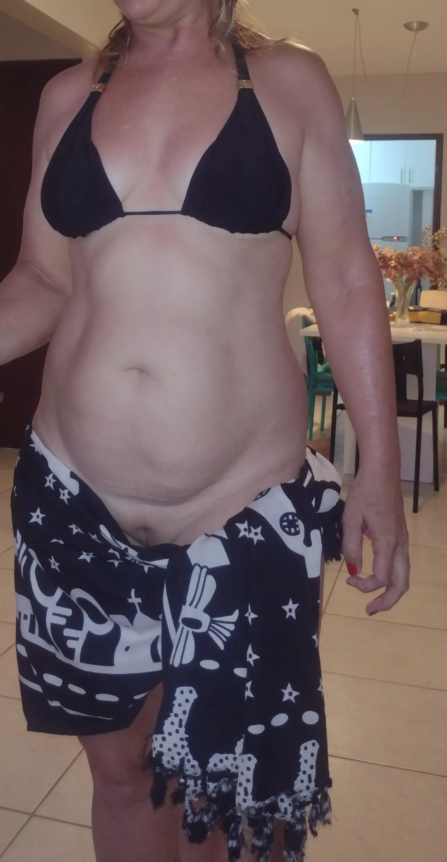 What do you think of my sarong, I think I'm going to the beach like this. posted by oopspanties