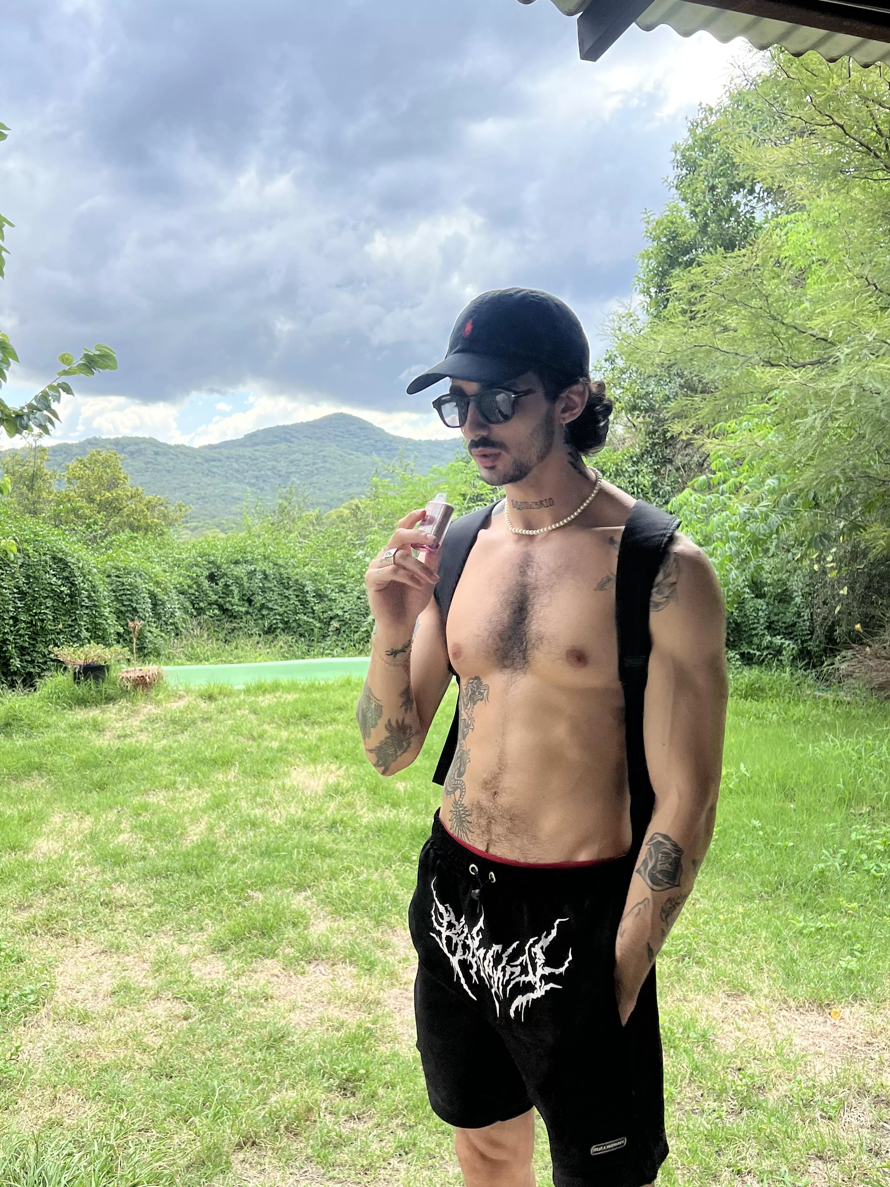 [27] If u want my nudes just say “hi” :) posted by fffffrancis