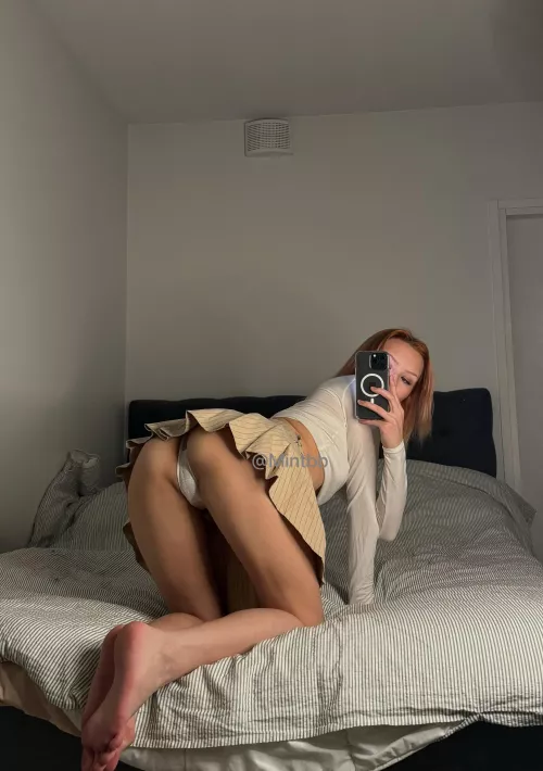 Any small booty lovers here? by mintbbb