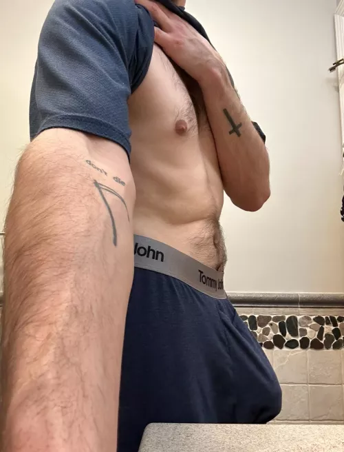 anybody wna see wuts under the bulge? x by zxchsback