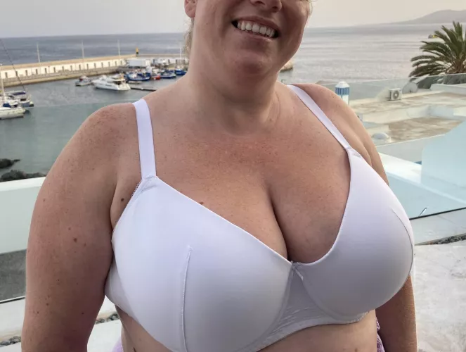 Big bra - uk by uk_bwebs