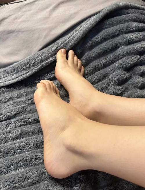 Cute feet can sweetly jerk off your dick ​ by Gonadalchait351