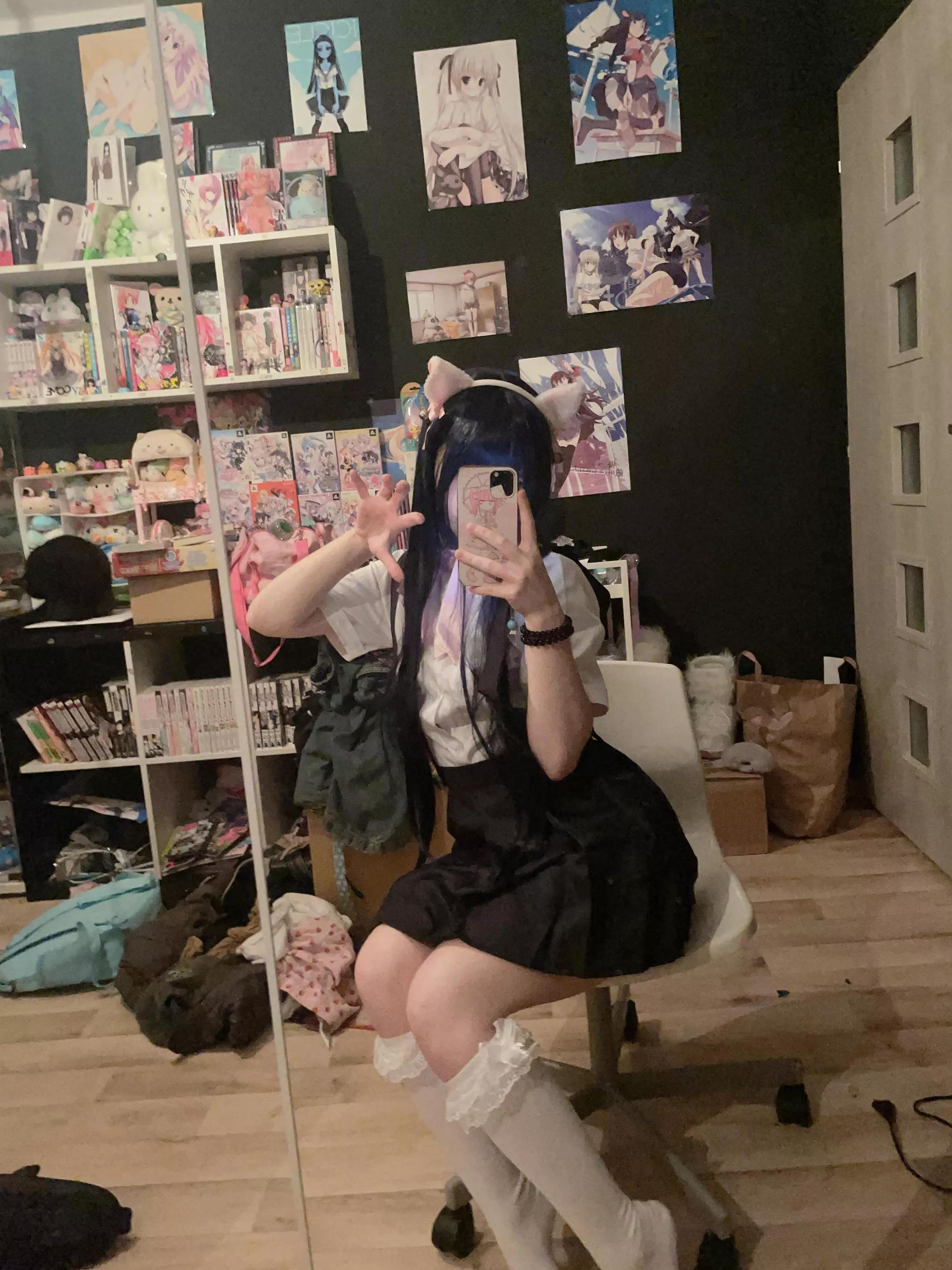 Cute kitties scratches feel the best hehe posted by goldenpupu