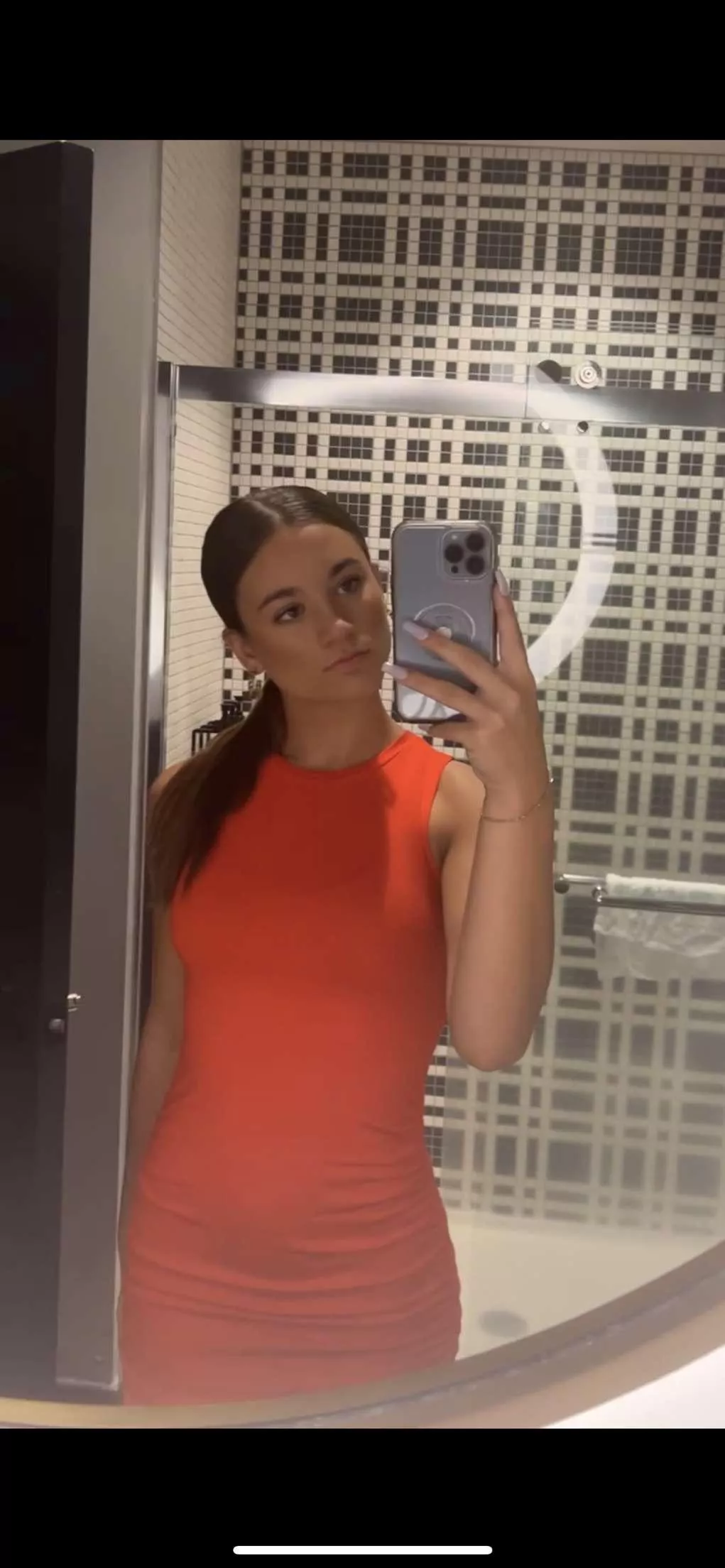 Do you think I look a bit hot ❤️ posted by ProPinga