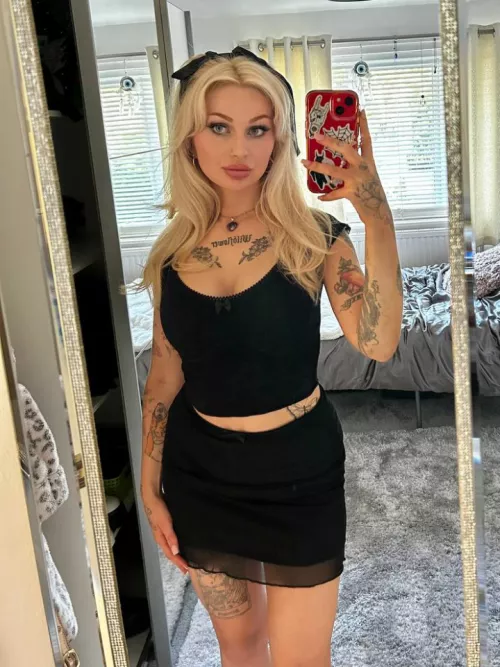 Gothic AND classy  by pinkiepiexxx