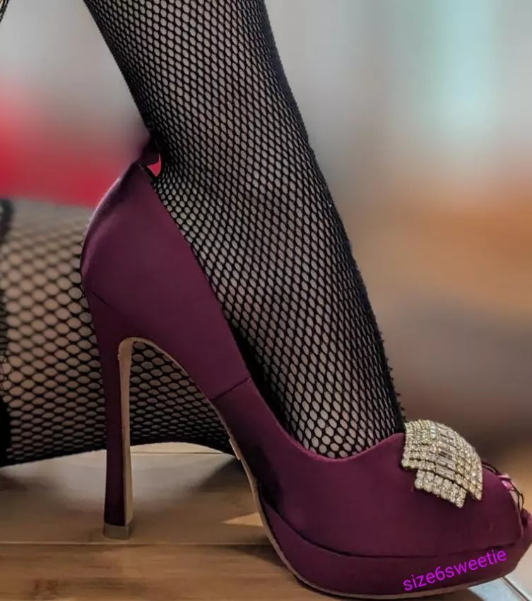 happy Fishnets Friday! First post here, how did I do? posted by BigChange8640