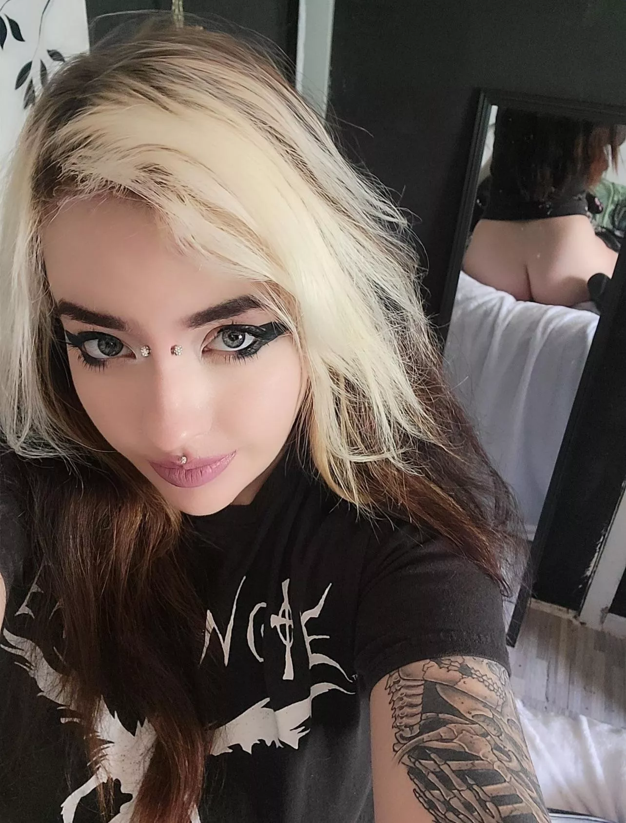 Hi :3 posted by ValerieVampyr