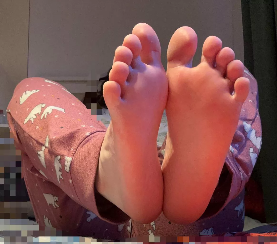 How long until you’re weak over my feet? posted by Moon-Sugar-Soles197