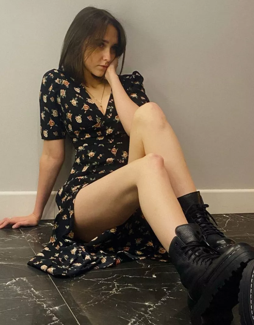 I got tired of waiting for an invitation to a date and stayed at home posted by SunbeeeamGlow