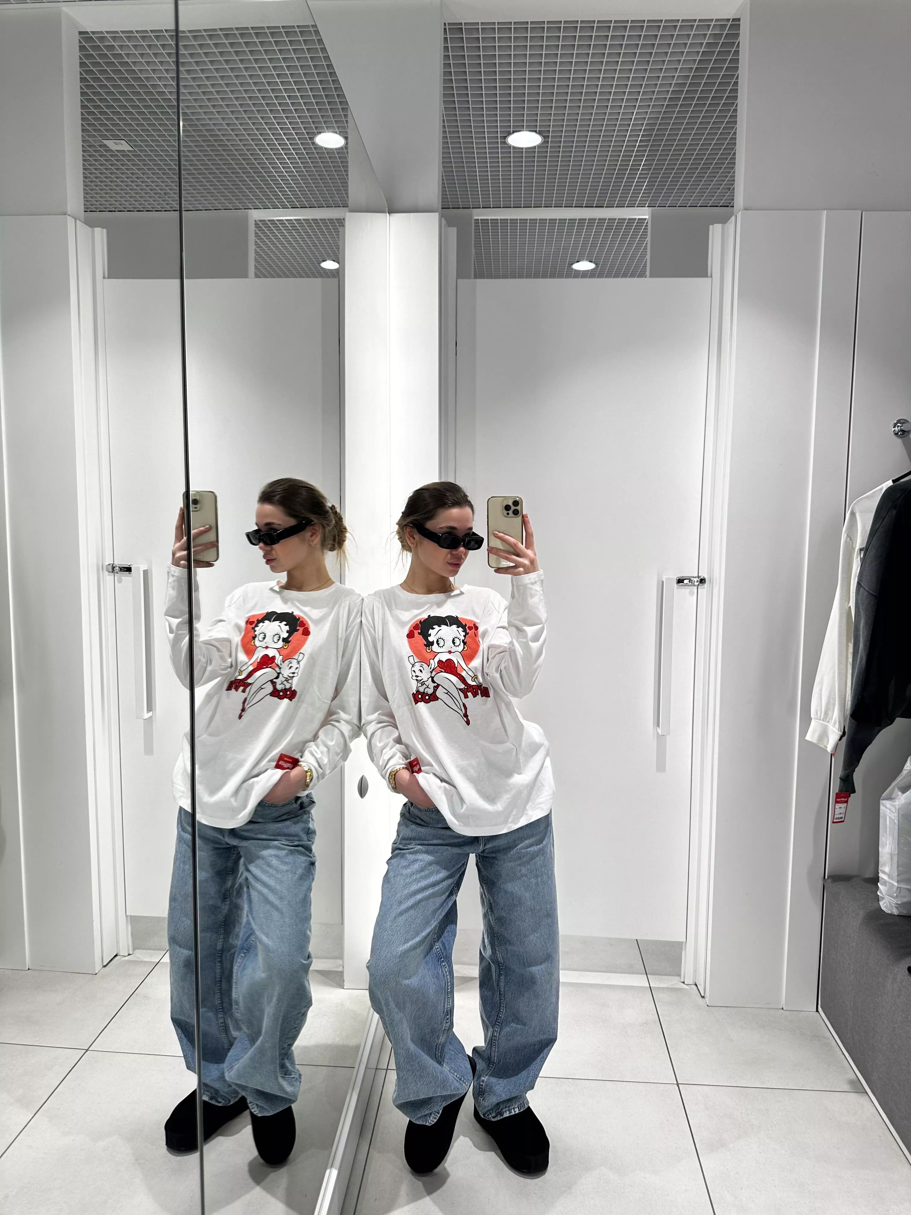 I take pictures in almost every mirror posted by esabae