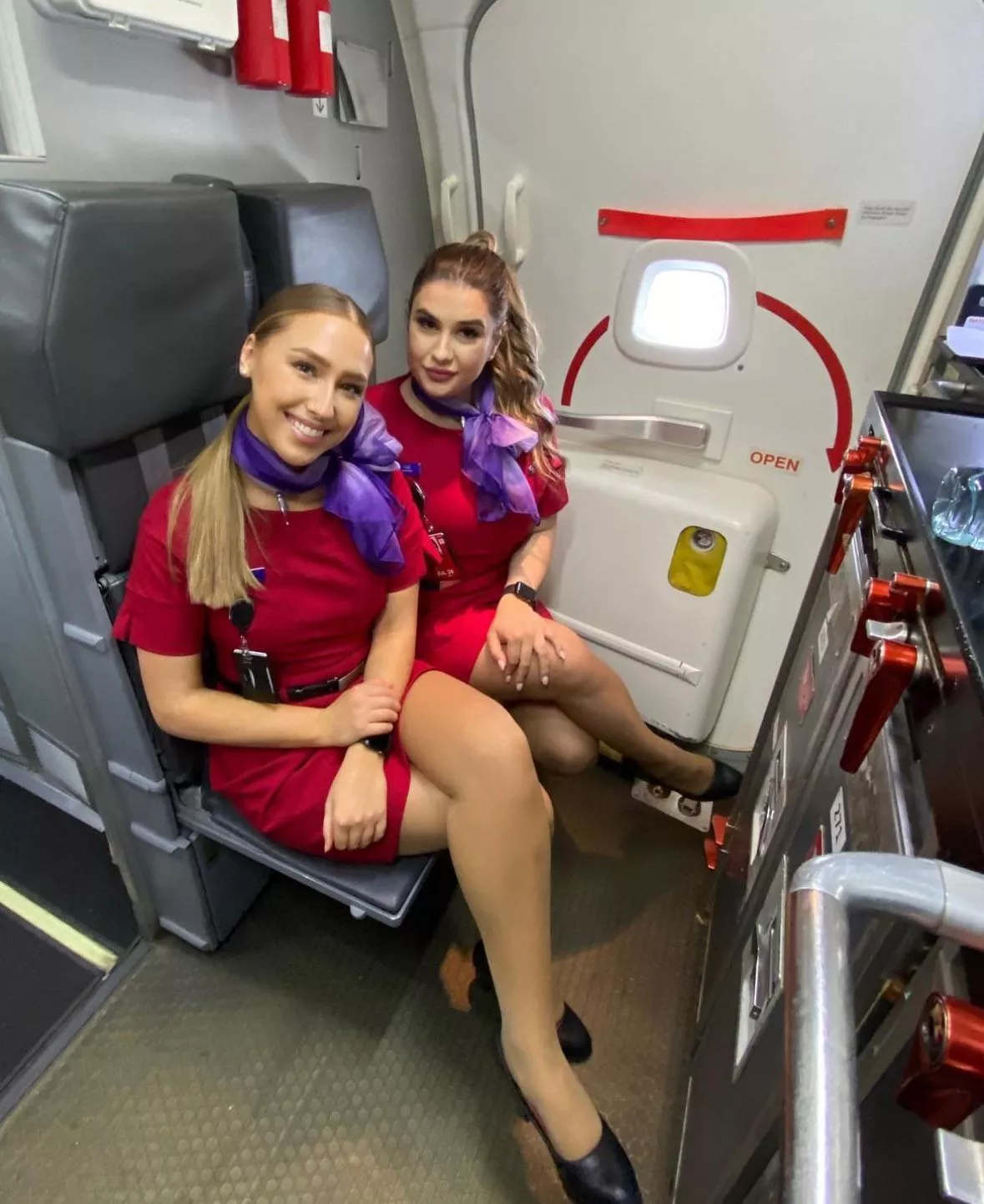 Ladies in red posted by IkarusAndTheSun