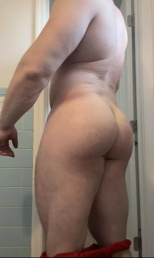 Legs and glutes getting bigger by the day by pec_inspector