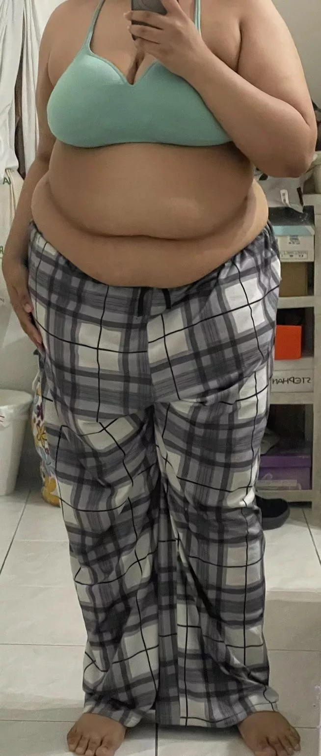 This soft belly wants allllll the tactile attention it can get 🤰🏻🥺 posted by Known-Significance26