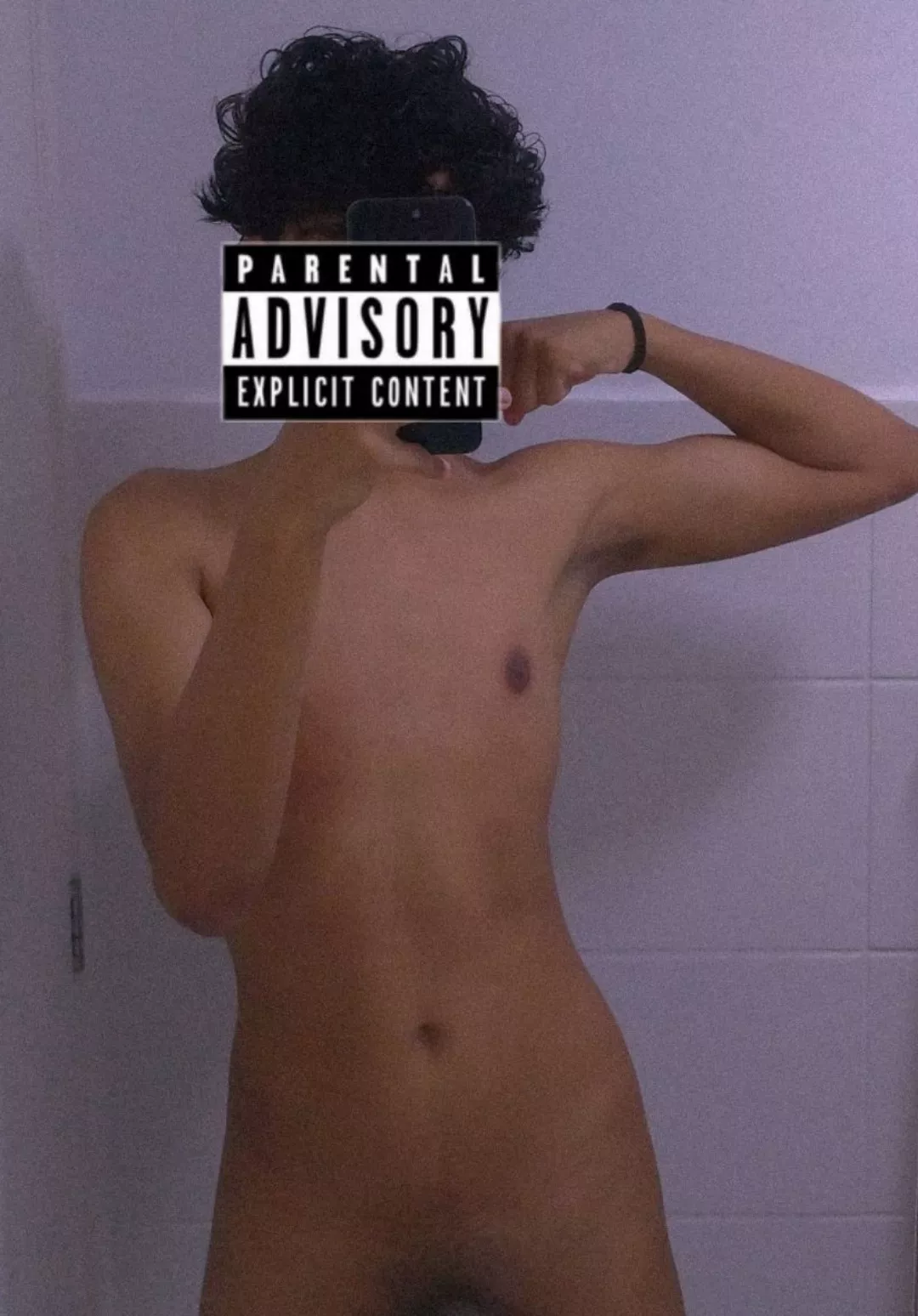 Twink's mirror 😁 posted by fofobr