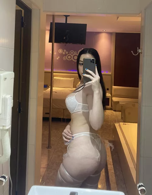 u will never see an ass as big and beautiful as mine. by Cutee_Queen