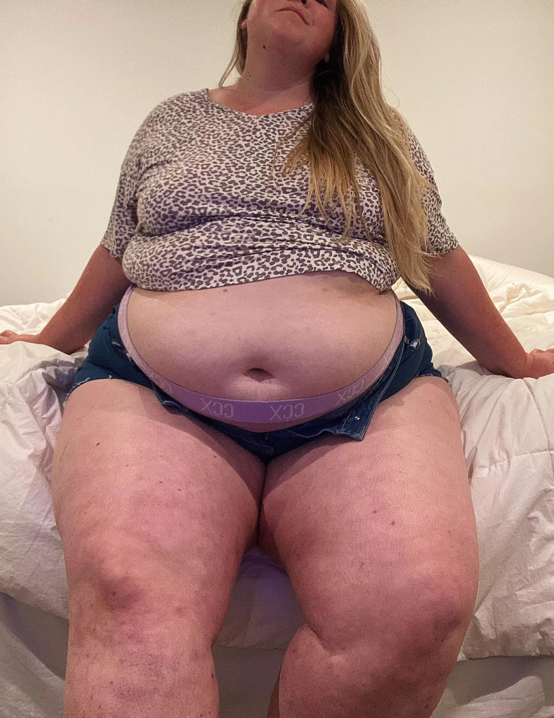 Where are my belly lovers at? 🫶🏻 posted by bbwamazon