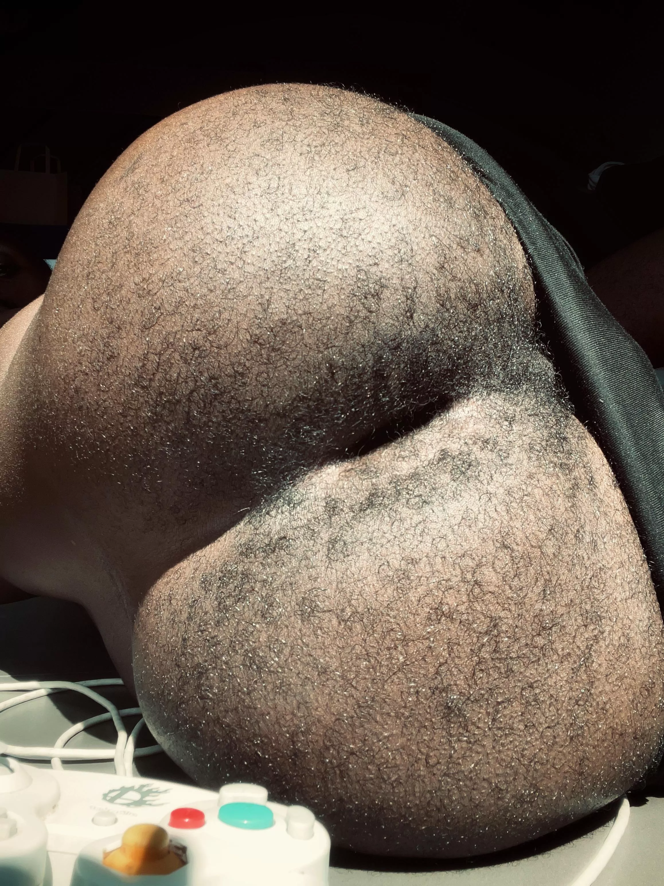Who eats hairy manass from the side? 😈 posted by BlackEroticLove