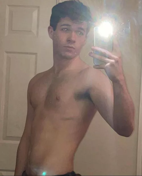 18. New here! Wanna see some fat cocks in my dms by Sebsort