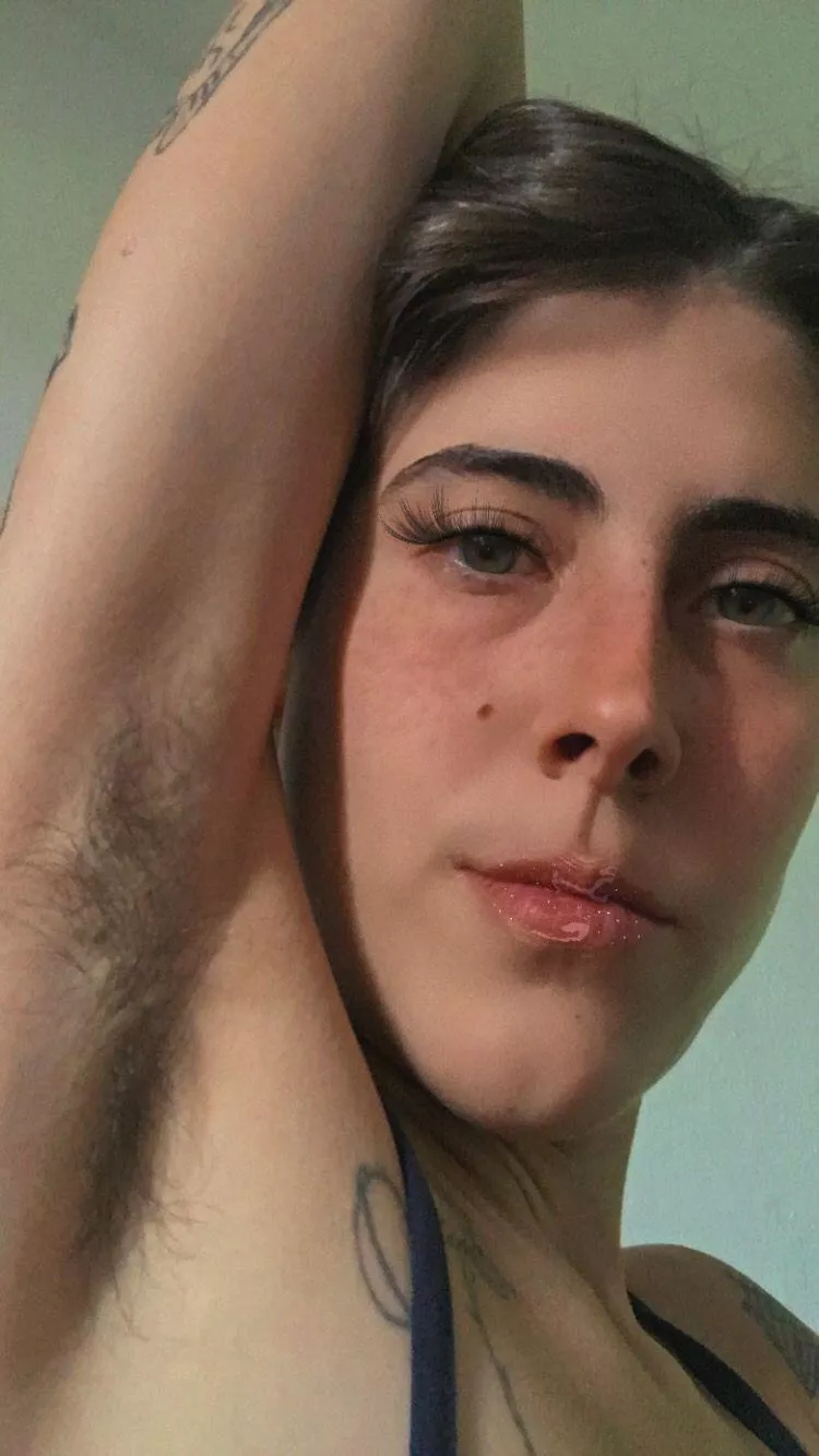 a most delicious scent spreading trough your senses making you feel this heavenly fragance to love it and worship it posted by Southern-Deal5821