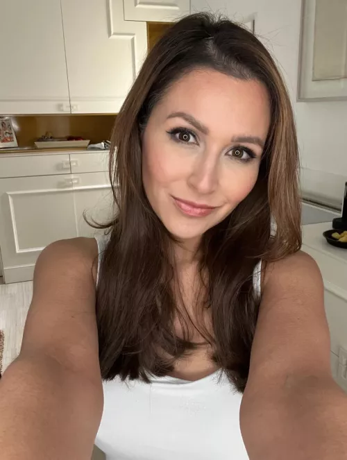 Brunette yoga instructor F38 by FrostedFernx