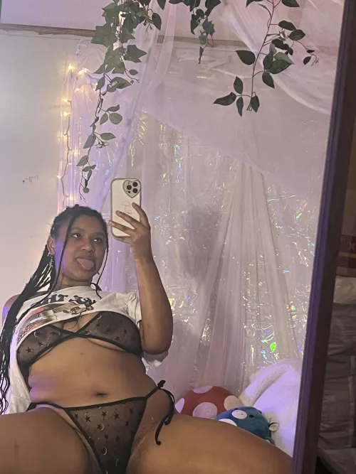 Countless things I could think of to press on my tongue by MeaslyUniverse