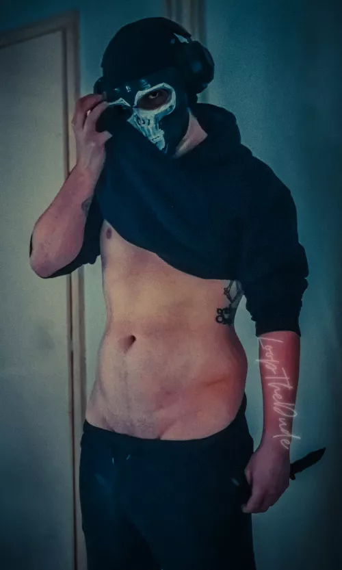 Do you see anything interesting, soldier? (OC CoD Simon Ghost Riley) by loopthedude_x