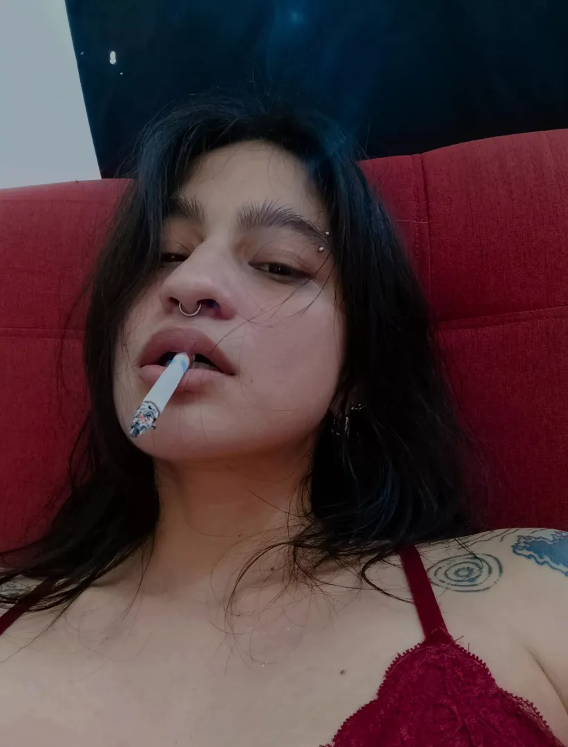  good or bad pic? ☺️🚬 posted by itseripx