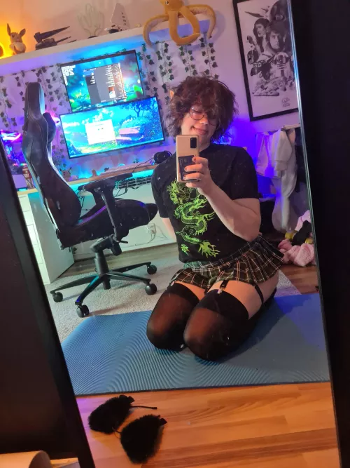 Hewooo ^w^ by JustAnotherFemGuy