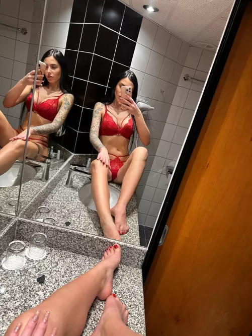 Hotel Mirror by harpesun875