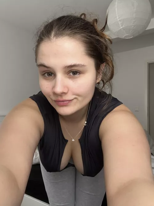 I always win staringcontest.. can you guess why? 19f by SparklingSeductress0