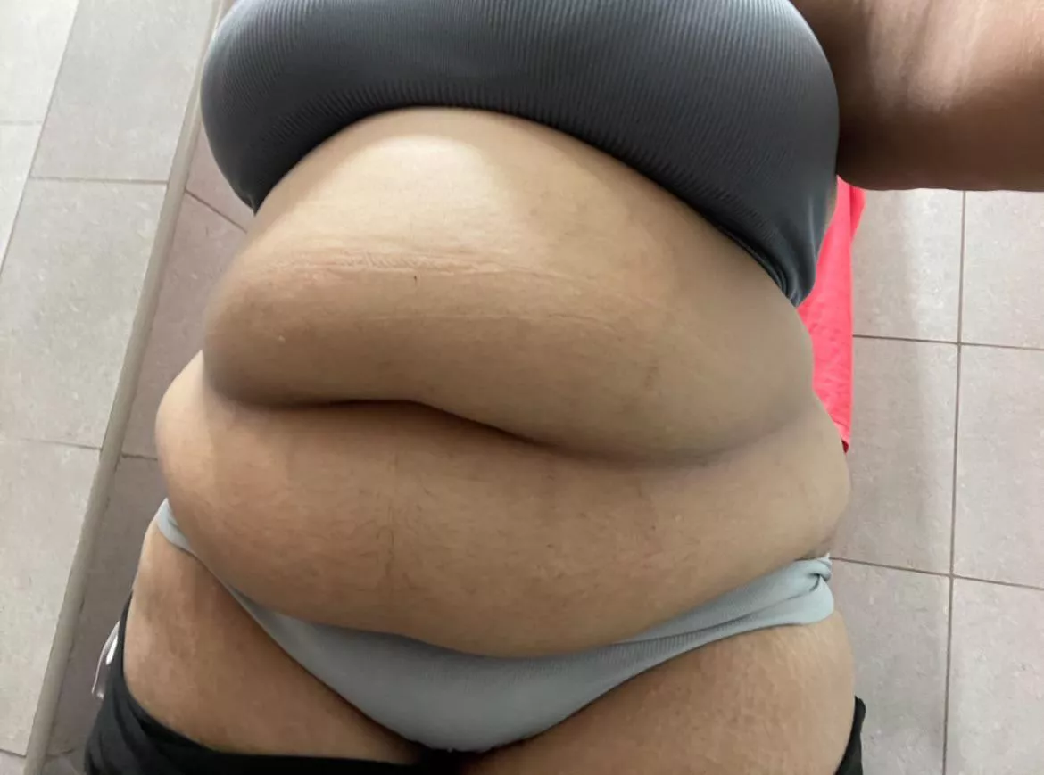 I’m a lil bloated 🤰🏻🙈 Send TLC pleaseee posted by Known-Significance26