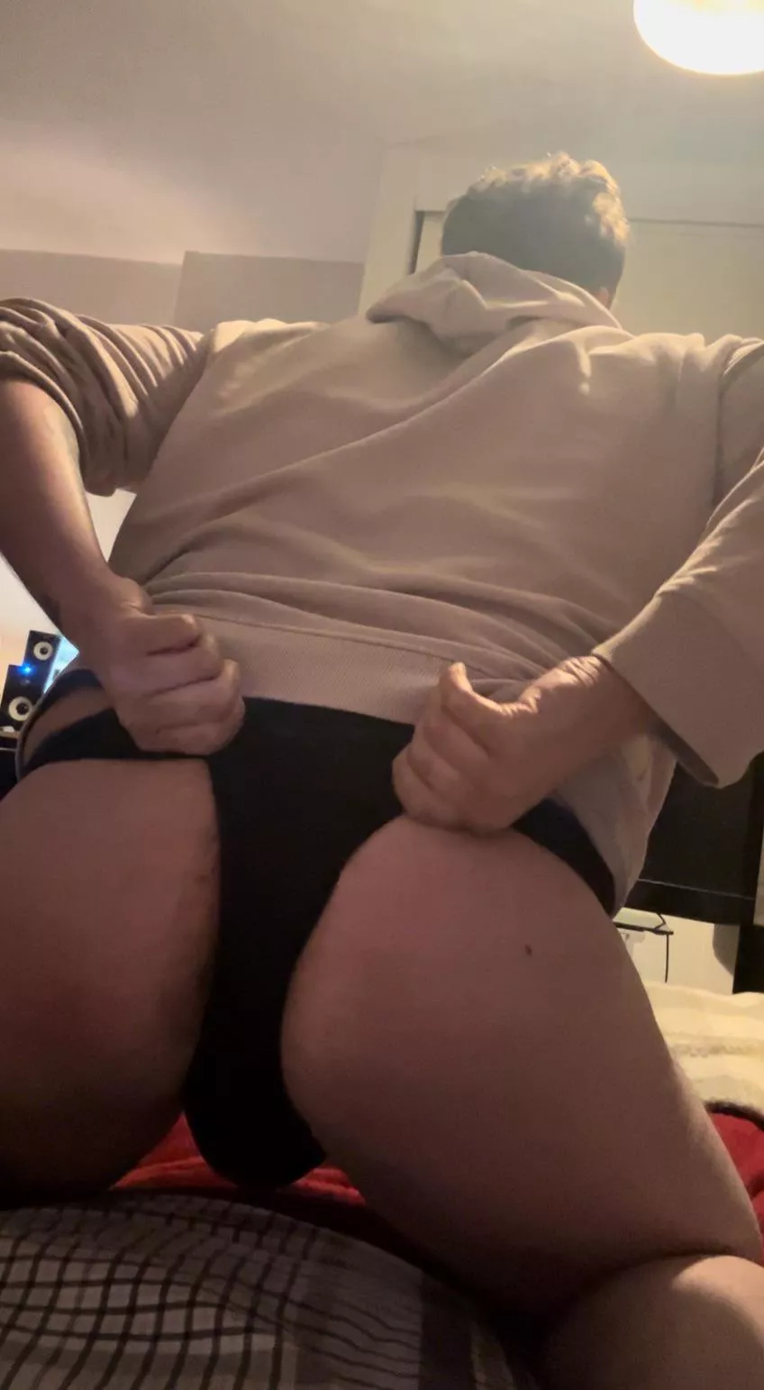 I’ve never done anything with a guy but I’m craving cock 🙈 dm’s open, feeling extra naughty  posted by Inside-Annual2927