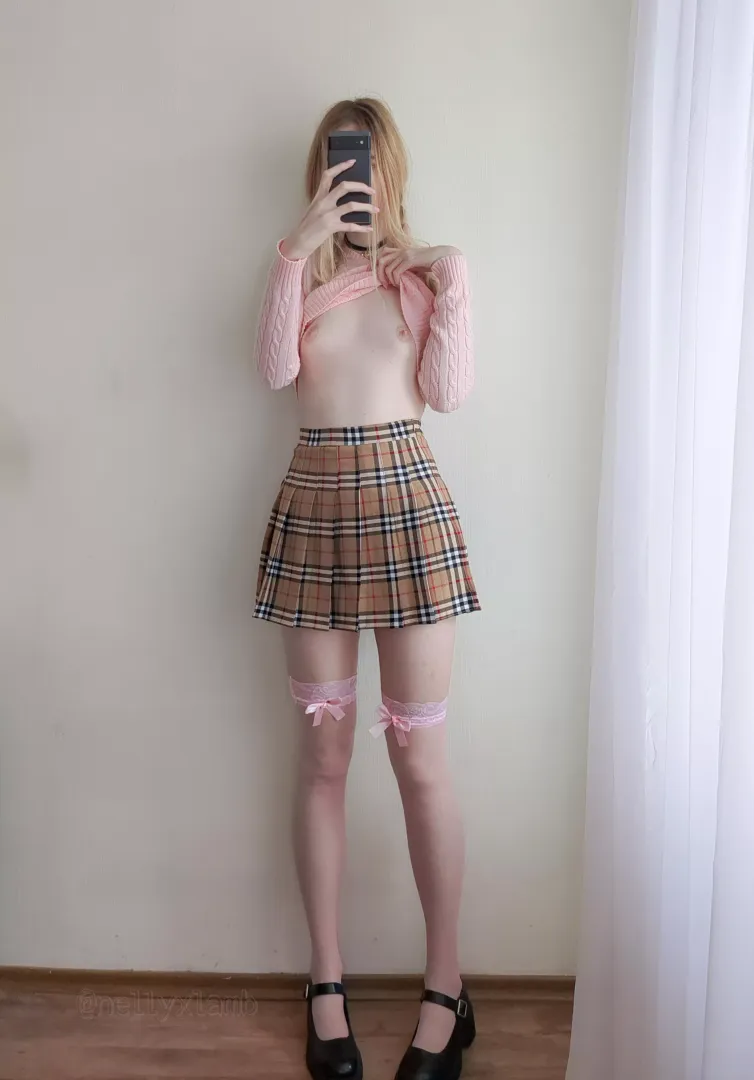 kinda flat but i hope you like this skirt as much as I do:3 by nellyxlamb