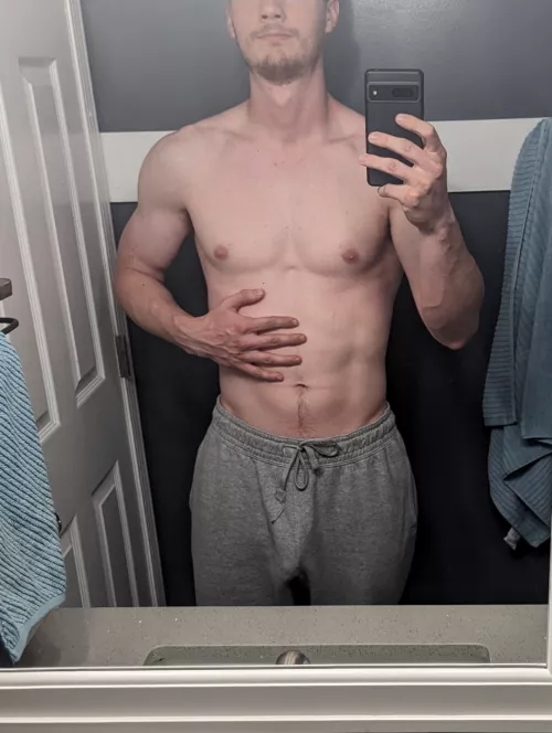 Maybe y'all will like a shirtless pic by Axel_Jackman