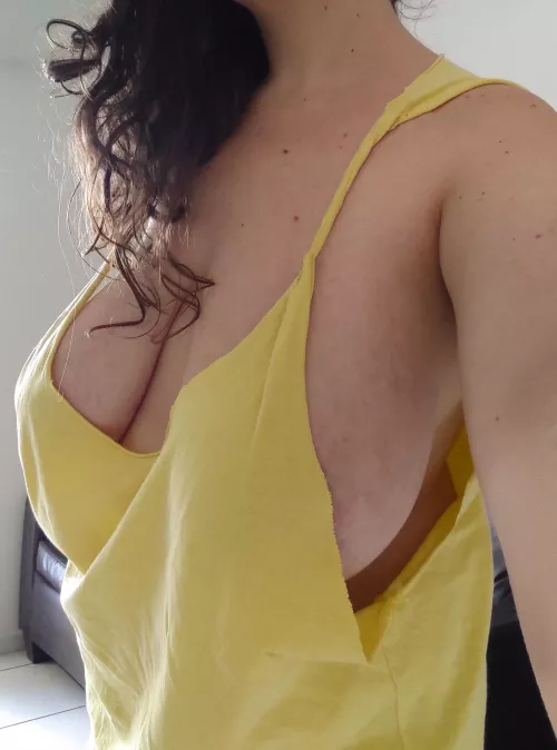 Oops, I made a very deep cut customizing the t-shirt 👀 by misslizzye