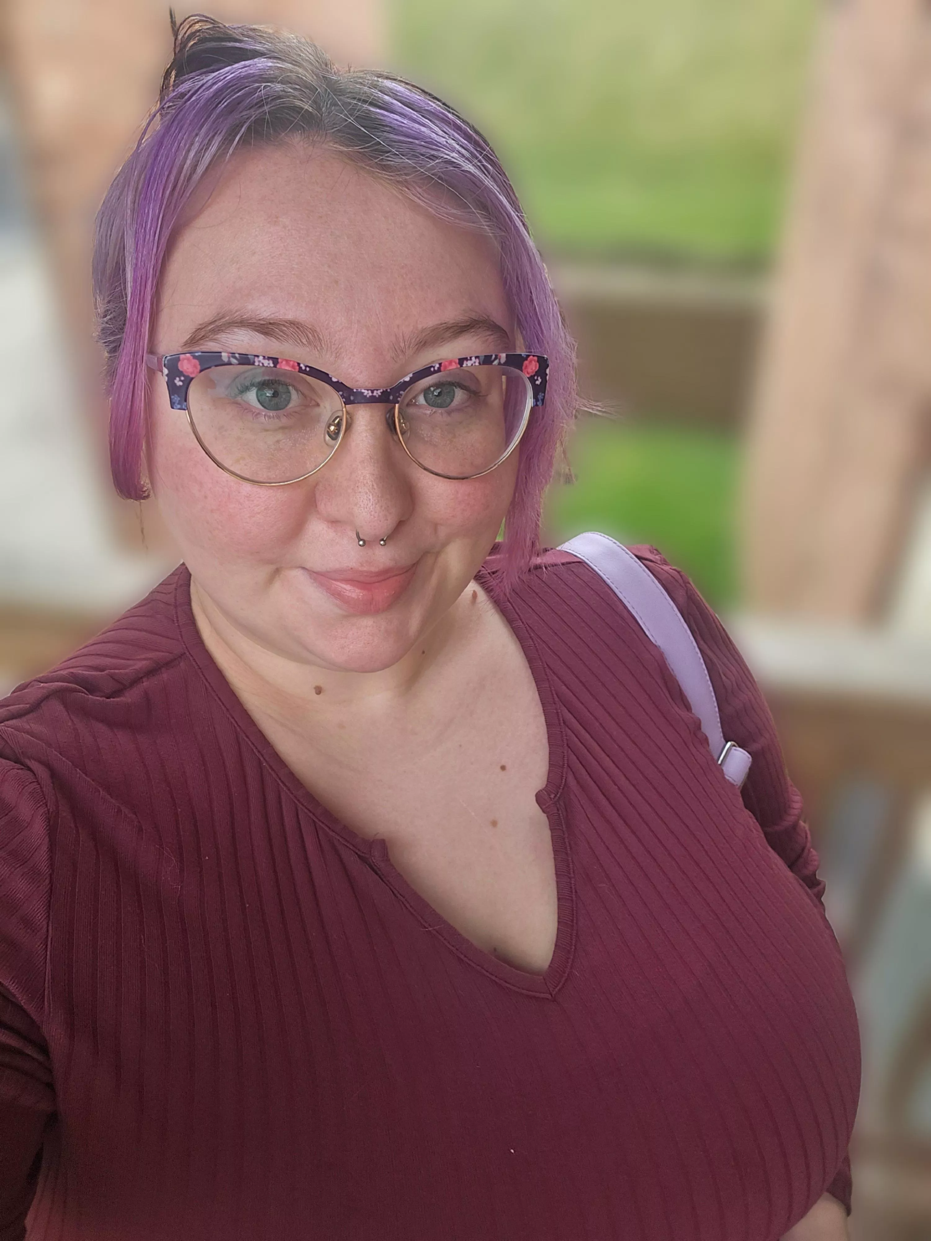 Quick lil no makeup selfie before I ran some errands today, happy saturday 💗 posted by sapphiremelonz