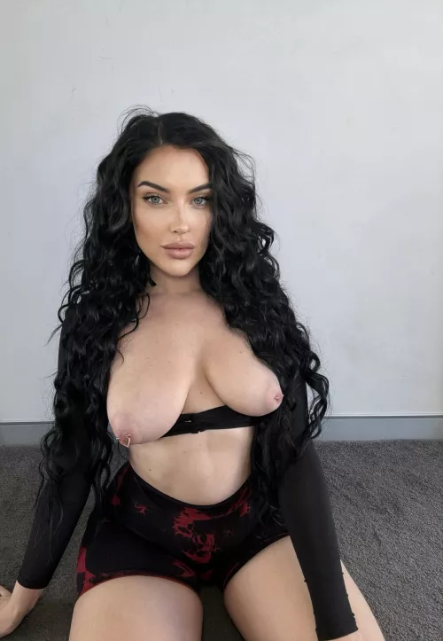 Suck on my nipples or eat my pussy by bendydolll