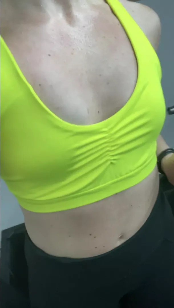 Sweaty breasts (f) posted by 3fourplus3fivexo