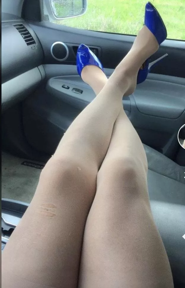 Waiting to give a foot job posted by paulinasheer