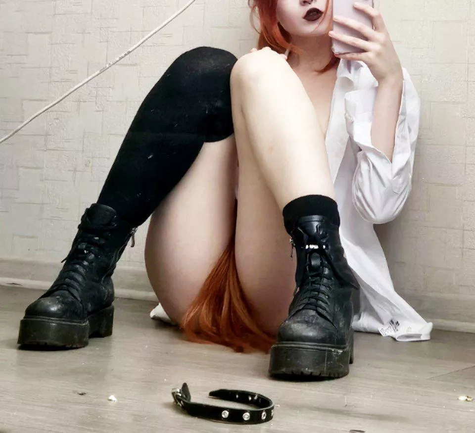 Will you put collar from floor on me or on yourself? posted by e1lie_grau