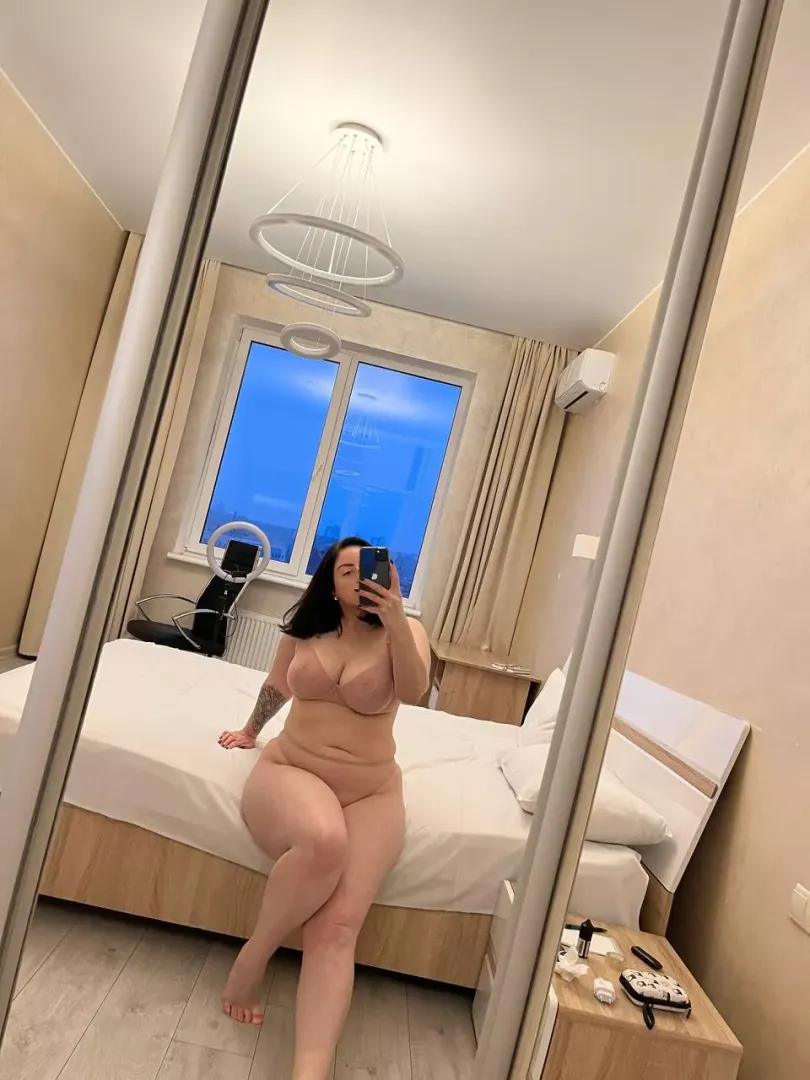 Would you enjoy my curves daily? 🤫 posted by Kate_lul