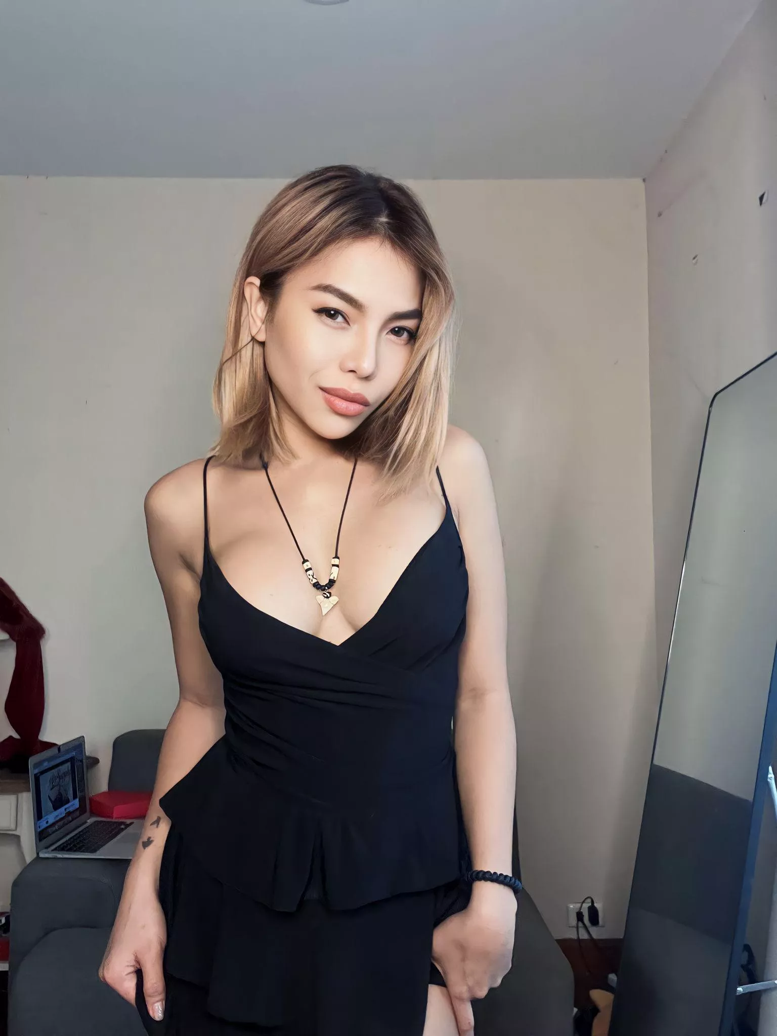 Would you secretly take advantage of your roommate's beauty? 💡 posted by essanirvana