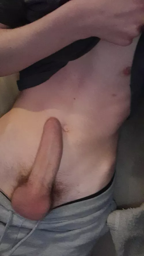 21 Bottom Essex, Boyfriend in the other room I wanna look at some hot vids and dicks 👀 by No-Constant20
