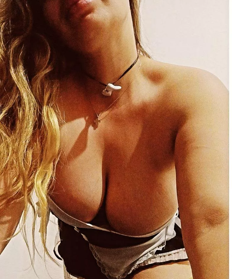 A good busty blonde posted by lucianasw33t